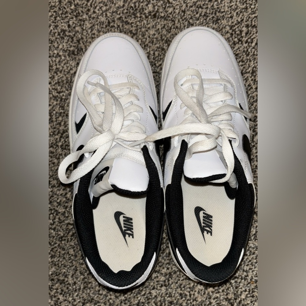Nike Classic White and Black Athletic Shoes - Picture 1 of 2